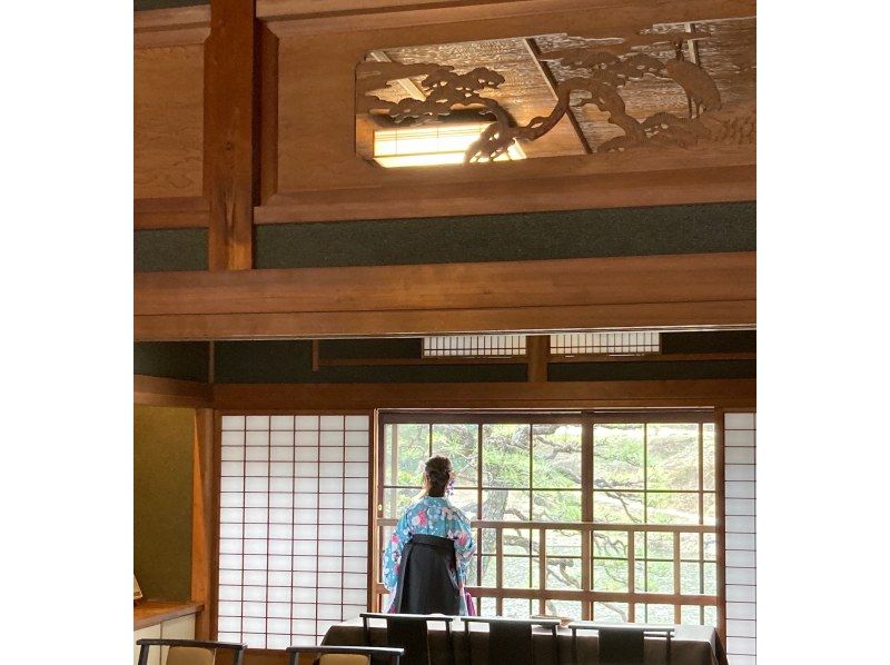 【岡山・笠岡／井原】着物・袴を着て約100年前の古民家で写真撮影♪ 昭和ガラスのある廊下で映え写真を撮影