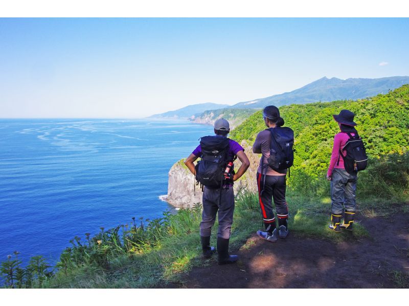 [Hokkaido Shiretoko] Taste the feeling of adventure! Superb view! Shiretoko Kemonomichi Guided Walkの紹介画像