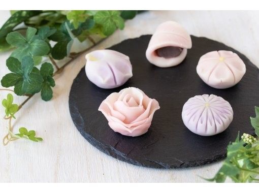 【新宿】練り切り和菓子体験♪ カップル・女性同士で日本の文化に触れてみませんか？和菓子のお持ち帰りOK！新宿駅より徒歩3分！の画像