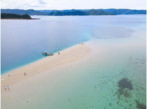 奄美大島★チャンスは年に数回！砂浜が現れる幻のビーチかくれ浜【SUPツアー】120分【地域クーポン対応】ドローン空撮等無料！の画像