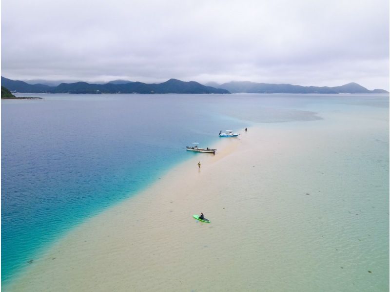 奄美大島★チャンスは年に数回！砂浜が現れる幻のビーチかくれ浜【クリアSUPツアー】120分【地域クーポン対応】※ドローン空撮動画等撮影無料！の紹介画像