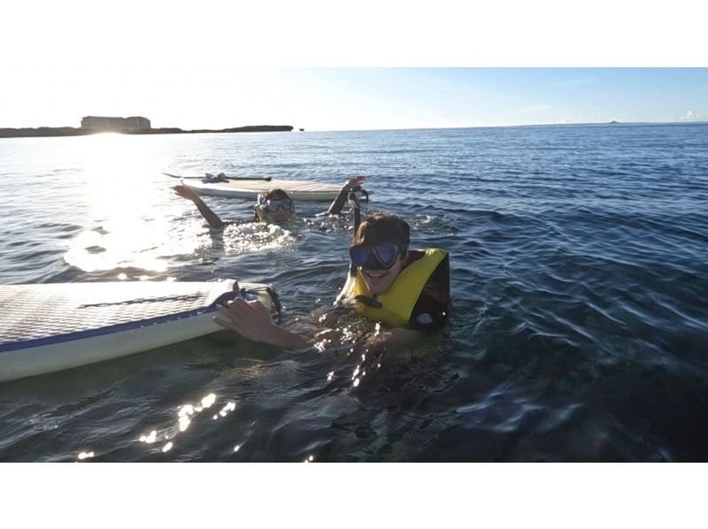 [Private tour limited to one group] SUP & Snorkeling! Enjoy the Okinawan ocean while paddling and drifting. Short movie included.の紹介画像