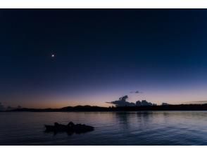 【沖縄・久米島】夕陽と星空の感動体験！！　サンセット&ナイトカヤックツアー　【当日予約OK・夜の久米島の海を満喫するナイトツアー・現地集合】