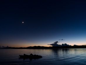 【沖縄・久米島】夕陽と星空の感動体験！！　サンセット&ナイトカヤックツアー　【当日予約OK・夜の久米島の海を満喫するナイトツアー・現地集合】