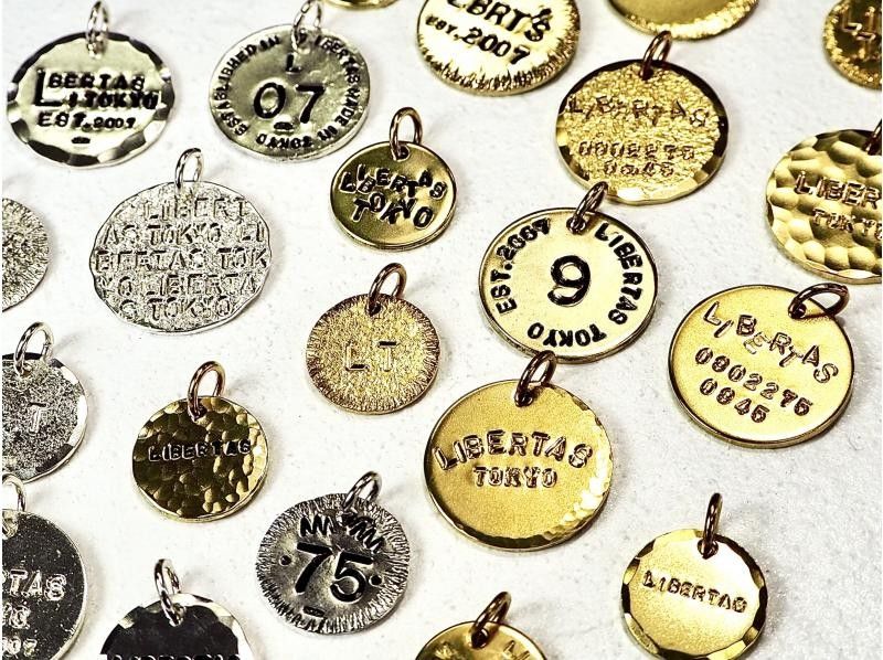 【東京・浅草橋】ネックレスやブレスレットなど、アレンジ自由なチャームが作れるアクセサリーワークショップの紹介画像