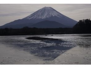 【山梨・精進湖】夕暮れの湖上から精進湖の大自然と富士山を満喫☆カナディアンカヌー体験！写真データ無料☆の画像