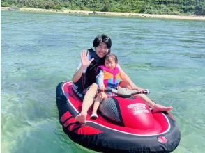 【名護市・今帰仁村・古宇利島】ドキドキ！ワクワク！免許いらず！お子様も運転OK！小さな運転手も大活躍♪アクアクルーザーで海を大冒険!