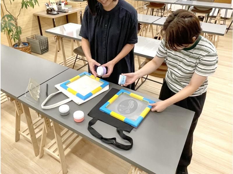 【오사카・시내 동부】실크 스크린 인쇄 페어 체험! 아마 T 셔츠와 토트 백 만들 수 있습니다!の紹介画像