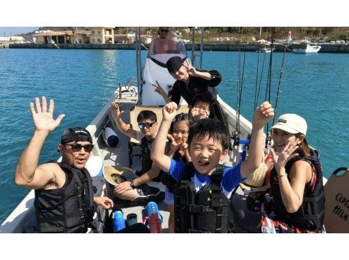 [Popular with families during spring sale] 4 hours of chartered boat, spectacular snorkeling, fishing experience, uninhabited island, Tsuken Island, same day, empty-handed! Complete with toiletの画像