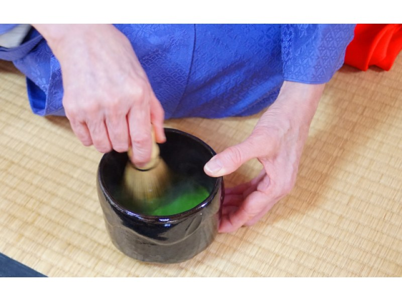 Tokyo: Japanese tea ceremony experience in Englishの紹介画像