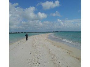 宮古島　ジェッットスキーで行く干潮時に現れる砂浜（ユニの浜）上陸ツアー