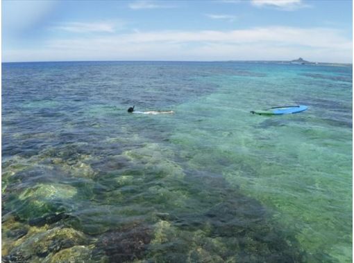 【沖縄・本部・国頭】SUPシュノーケルSPECIAL SALE 20%OFF 初心者でも泳げなくても安心！海の上も中も楽しんじゃいましょう！の画像