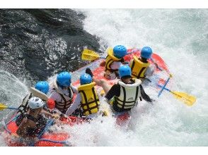【岐阜/美濃加茂・郡上/半日】スリル満点の激流下り！長良川でラフティングを楽しむ！暑い夏に爽快スプラッシュ！アドレナリン全開☆