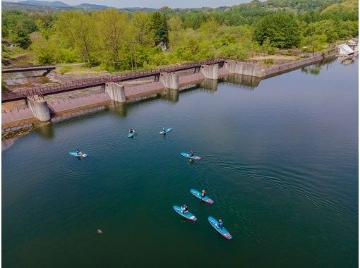 [Fukushima/Urabandai] Drone photography plan! Spectacular SUP experience & guided tour!! The only one offered in a hidden lake, recommended for both beginners and experienced people!!の画像