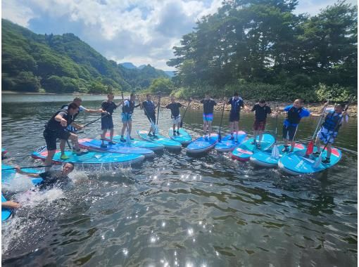 [Fukushima, Urabandai] Save up to 20,000 yen with a private charter for groups! Up to 15 people can experience SUP with drone photography on weekends! (Dogs and puppies allowed)の画像