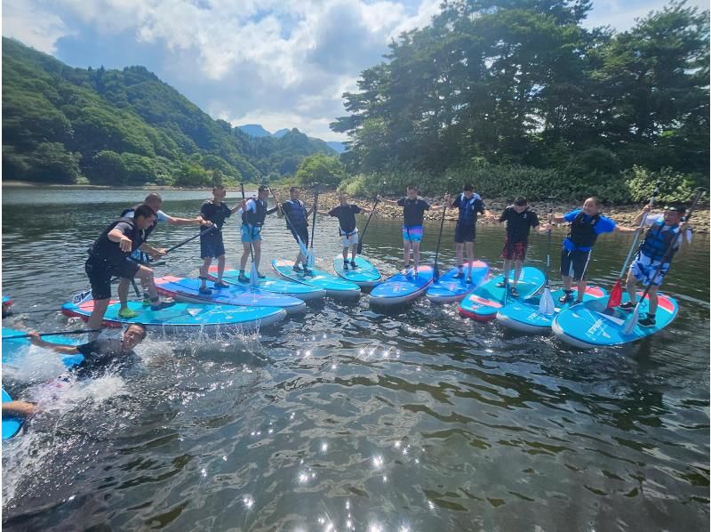 [Fukushima, Urabandai] Save up to 20,000 yen with a private charter for groups! Up to 15 people can experience SUP with drone photography on weekends! (Dogs and puppies allowed)の紹介画像