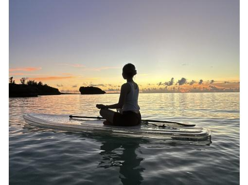 ความสำเร็จอันดับ 1 ของโอกินาว่า! [Sunset SUP] พระอาทิตย์ตกที่มองเห็นจากทะเลนั้นช่างพิเศษจริงๆ! รับรองว่าจะต้องออกมาดูดีบนโซเชียลมีเดียแน่นอน! รวมการถ่ายภาพไม่จำกัดจำนวนครั้งและการถ่ายภาพด้วยโดรน [นาโก]の画像