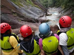 【大分・佐伯市】1組限定【日帰り】「秋の藤河内渓谷/沢歩き」(昼食.珈琲.ｵﾔﾂ/♨️付)【装備無料】10～12月