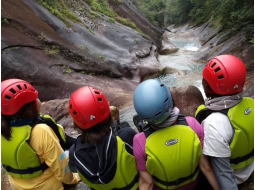 【大分・佐伯市】1組限定【日帰り】「秋の藤河内渓谷/沢歩き」(昼食.珈琲.ｵﾔﾂ/♨️付)【装備無料】10～12月の画像