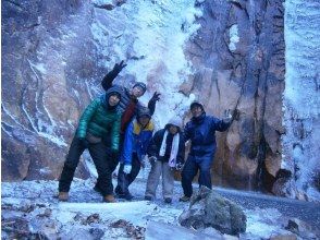 【大分・佐伯市】１組限定【日帰り/♨️】「冬の氷結観音滝73mへ渓谷沢歩き」(昼食/ｺｰﾋｰ/おやつ付)【装備無料/子供参加可】