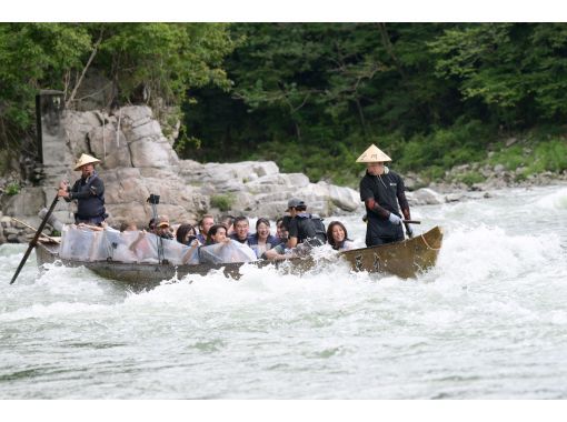 [Nagano/Iida] Enjoy the splash of the waves and go down the Tenryu River on a traditional Japanese boat! A boatman will guide you through the traditions of Japanese ships (history, shipbuilding, shipbuilding techniques)!の画像