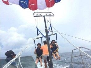 【沖縄・那覇】自分のペースで空中散歩!パラセーリング貸し切りプラン(60分)の画像