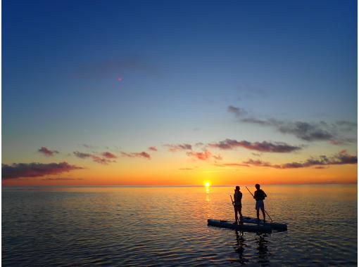 SALE! [Miyakojima/Private] [A blissful moment on the beach early in the morning] Sunrise SUP experience limited to one group! ★Free photo data★Beginners welcomeの画像