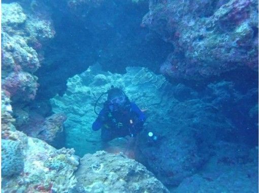 [沖繩恩納]風扇跳水藍色洞穴當然の画像