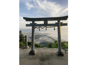 Superb view x sacred place x power spot [Chartered taxi] 2 hour course ☆ Travel around the torii in the sky Takaya Toki Shrine main shrine & Zenigata sand painting ☆ Kagawa power spot sacred place