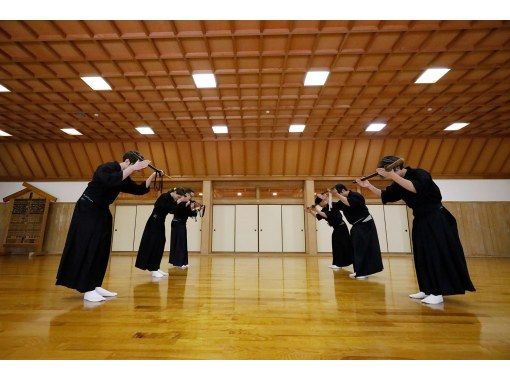 【兵庫・川西市】源氏発祥の地、多田神社の一部を完全貸切！！　世界一の居合術家、町井勲から直接侍の武術を学ぶ本格的な一日修行！の画像