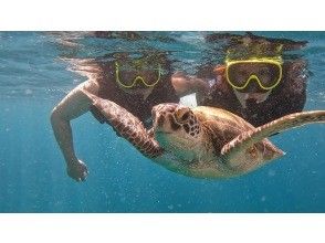[Ishigaki Island] Limited to one group only: Choose from either <SUP & Snorkeling in the Island's Most Beautiful Sea> or <SUP & Sea Turtle Snorkeling>! A very popular tour!