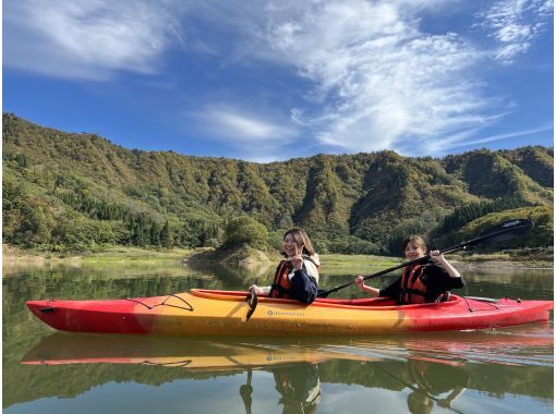 [Tohoku, Yamagata] Lake Shirakawa canoe tour! See the beautiful autumn leaves ★ A guided 2-hour course that is safe even for beginners and those traveling alone & photo giftsの画像