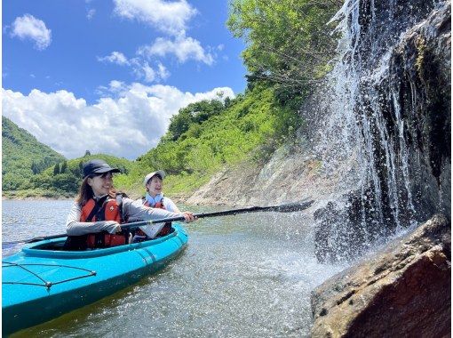 【東北・山形】白川湖カヌーツアー！暑い夏こそ水遊び★ガイド付き2時間コースで初心者・ファミリーも安心＆写真プレゼントの画像