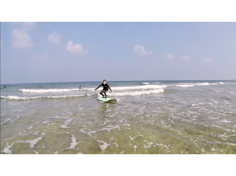 [Okinawa Chatan] beginners, one person participation plan ★ Experience-based surfing school!