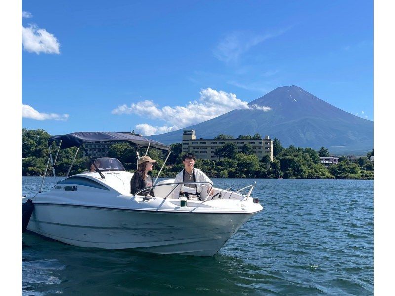 [Yamanashi Prefecture / Lake Kawaguchi] Run through Lake Kawaguchi exhilaratingly! speed boat!の紹介画像