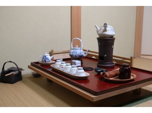 京都・嵐山　日本文化の一端で有る煎茶道を、器を愛でながらお菓子とお茶を堪能して頂く体験です。一時の時間を楽しんで頂ければ幸いです。の画像