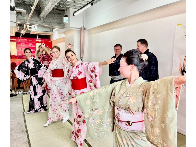 [Tokyo, Asakusa] First experience of Japanese dance "Sakura Sakura" dance and yukata dressing <Japanese sweets included>の紹介画像