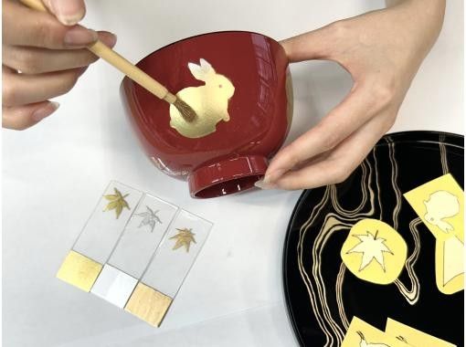 English OK! [Tokyo/Nihonbashi] Makie experience at a 100-year-old lacquerware specialty storeの画像