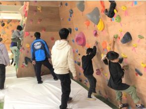 [Okayama/Kurashiki] <Sundays and holidays> No time limit! Free start time! The prefecture's only beginner/kids priority area! Bouldering experience with beginner lesson ♪の画像