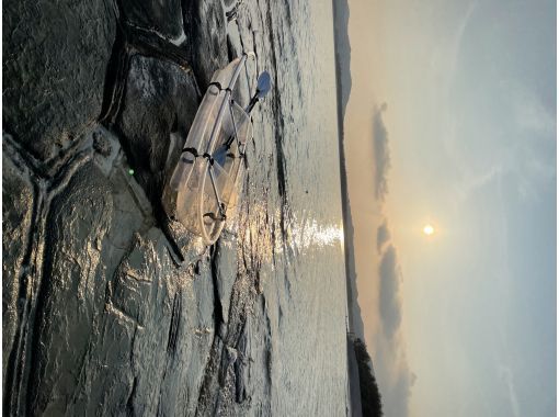 【沖縄・久米島】クリアカヤックで素敵な夕焼けをみよう！クリアカヤックレンタルの画像