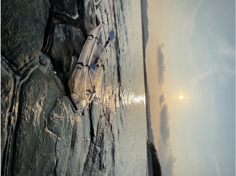 [Okinawa Kumejima] Let's see a wonderful sunset with a clear kayak! Clear kayak rentalの紹介画像