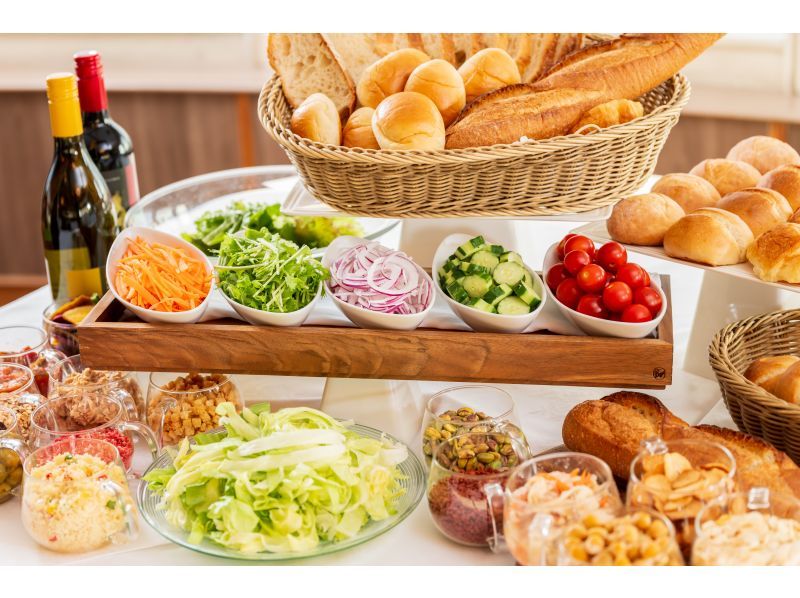 ★ 可以选择主菜的新方案 ★ [Kobe Grill & Salad Bar Cruise ■午餐或暮光或夜间]附赠软饮料♪の紹介画像