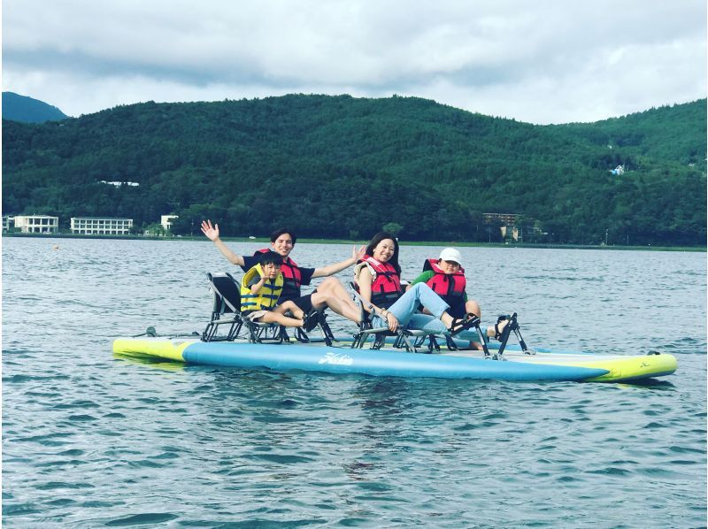 [Empty-handed, pets allowed, lakeside photography included] Ride together on a foot-powered SUP kayakの紹介画像