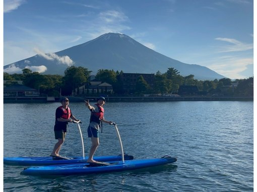 [ไม่จำเป็นต้องสวมชุดว่ายน้ำ มีการถ่ายภาพริมทะเลสาบให้ด้วย] เดินเล่นบนทะเลสาบ Mount Fuji Step SUP (Stand Up Paddle)!の画像
