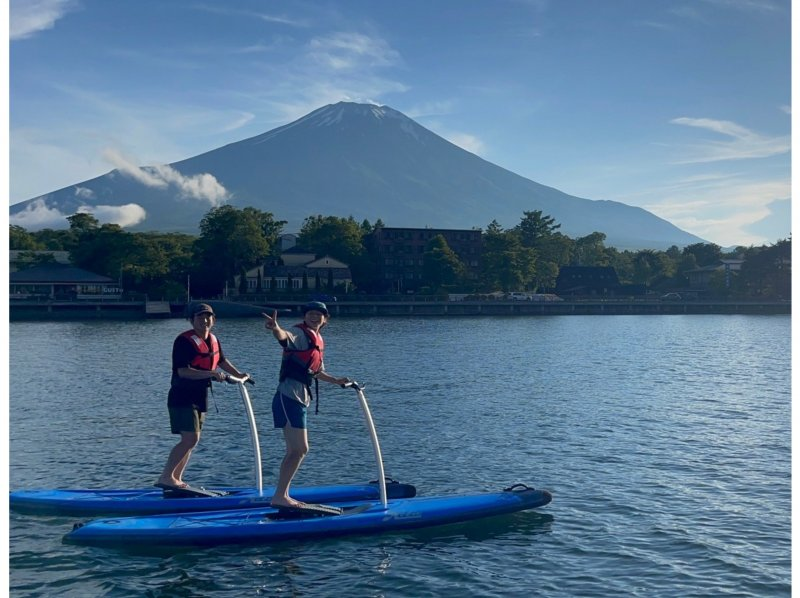 [ไม่จำเป็นต้องสวมชุดว่ายน้ำ มีการถ่ายภาพริมทะเลสาบให้ด้วย] เดินเล่นบนทะเลสาบ Mount Fuji Step SUP (Stand Up Paddle)!の紹介画像