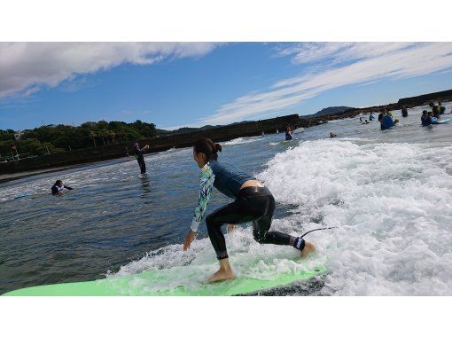 【高知・黒潮町／土佐清水】人も少ない綺麗な海で半日！初心者対象！サーフィンスクール体験！の画像