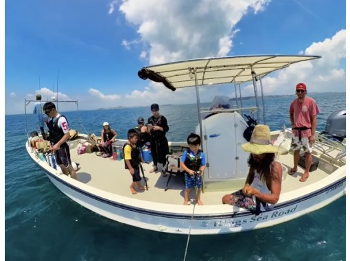 [Fishing experience tour with Uminchu] 2-hour five-item fishing experience on a chartered boat. Beginners and small children are welcome. Come empty-handed! Toilets available. の画像