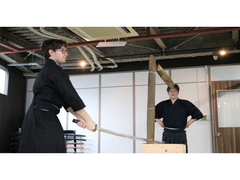 【오사카・난바/니혼바시】일본도에 의한 시참 체험! 세계 제일의 거합술가, 마치이훈 자신에 의한 지도 지극의 사무라이 문화 체험 스페셜 코스の紹介画像