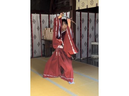 [Tokyo/Shinjuku] Experience samurai swordsmanship and etiquette. Japanese culture experience course!の画像