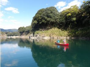 [Miyazaki/Misato Town] Canadian canoe & SUP experience on the lake! Relax with your family and friends on a traditional canoe♪の画像